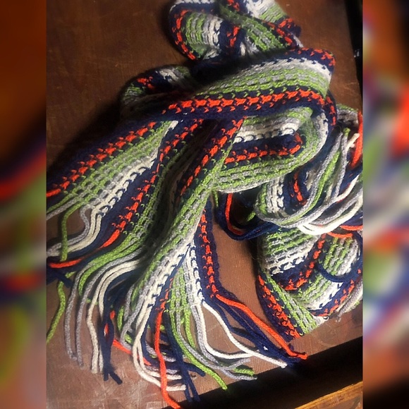 Knit scarf with the fringe - Picture 3 of 5